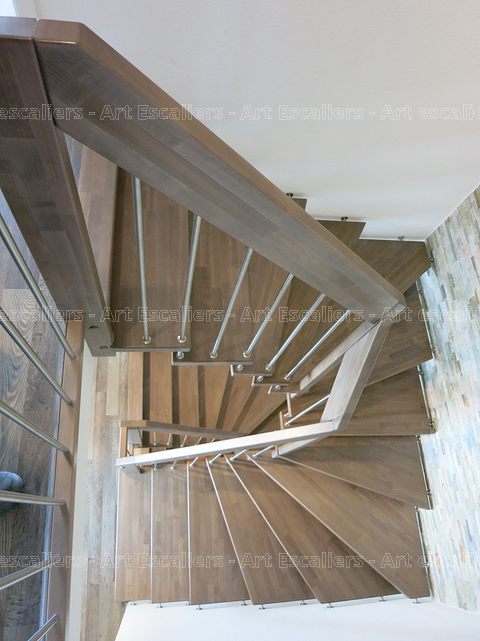 escalier_design-suspendu_2-quarts-tournant_bois-teinte_ballustre-inox-artescaliers