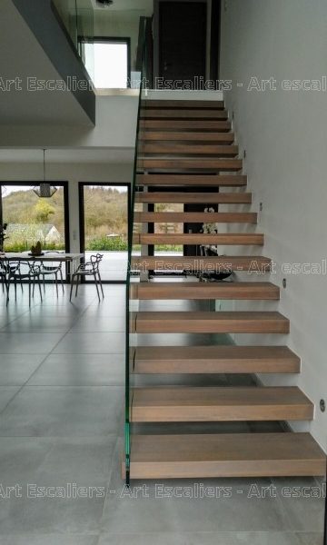 Escalier design FUTURA by Artescaliers réalisé à Thionville. Garde-corps en full verre