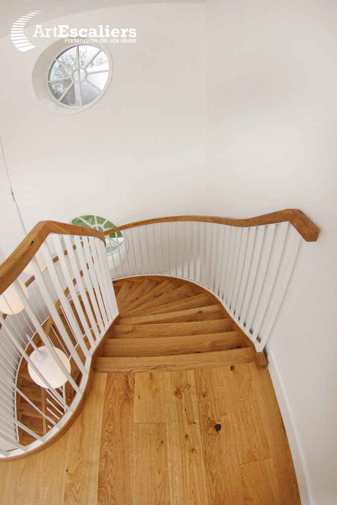 escalier traditionnel chene