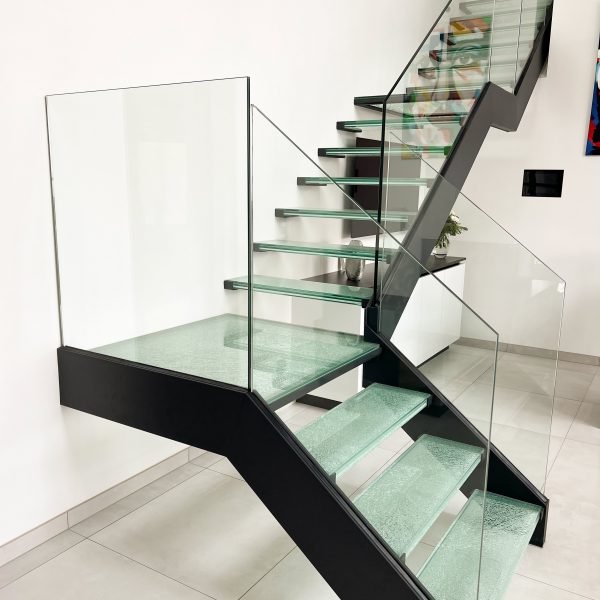 Escalier-industriel-en-verre