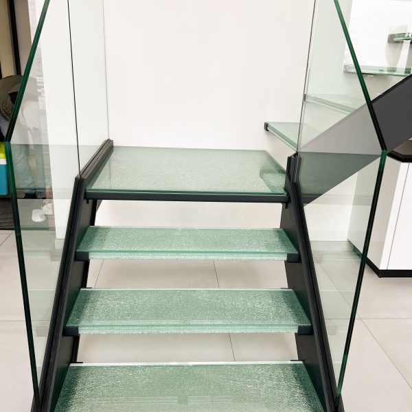 Escalier-industriel-en-verre